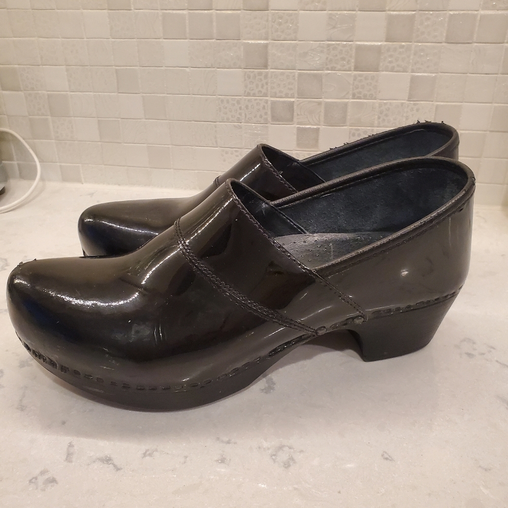 Dansko size 41 patent leather clogs
